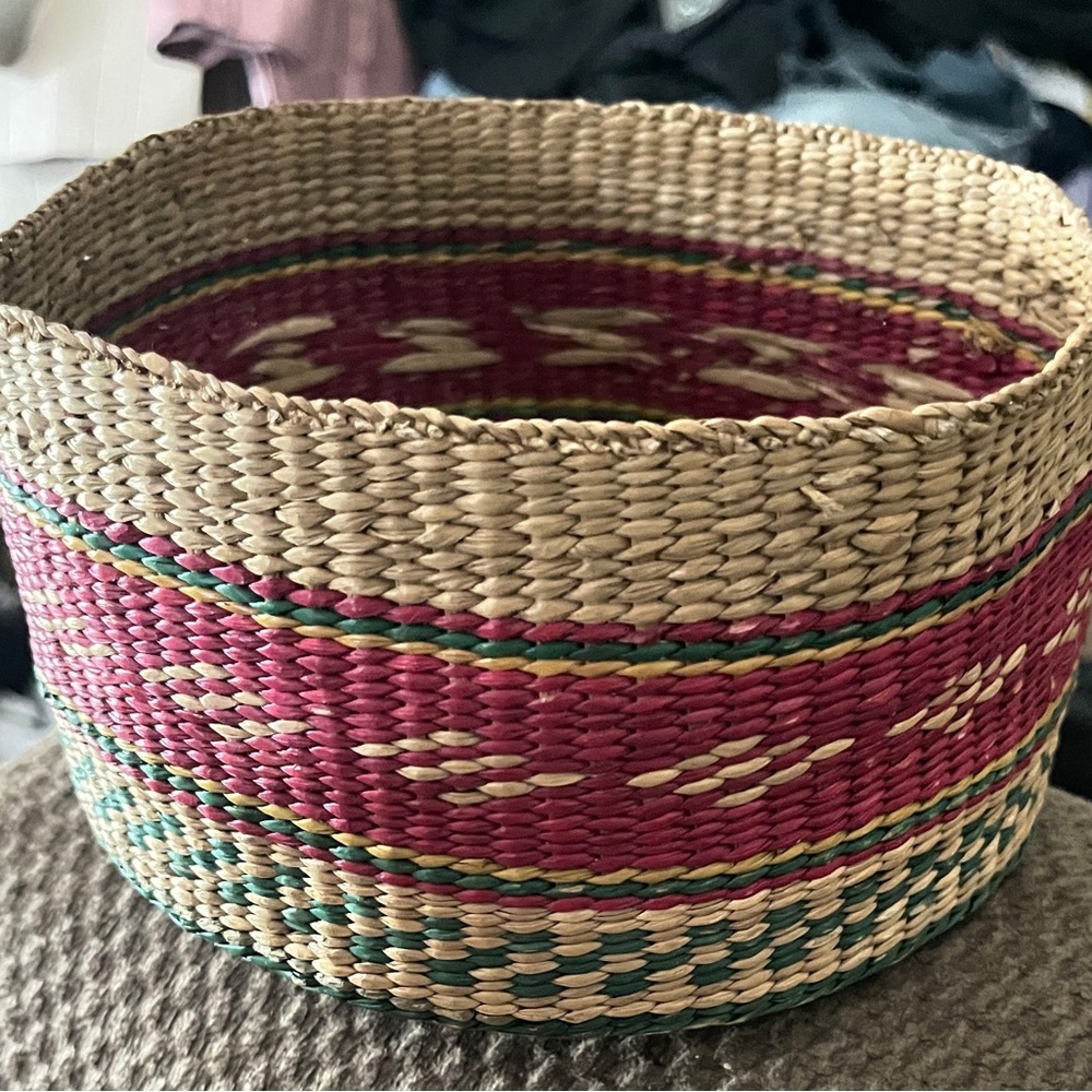 The People’s Republic of China rice basket in good condition, vintage